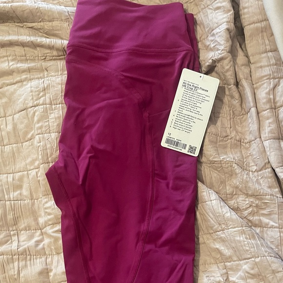 BNWT magenta purple (MGPR) all the right places Lulu leggings - Picture 2 of 3